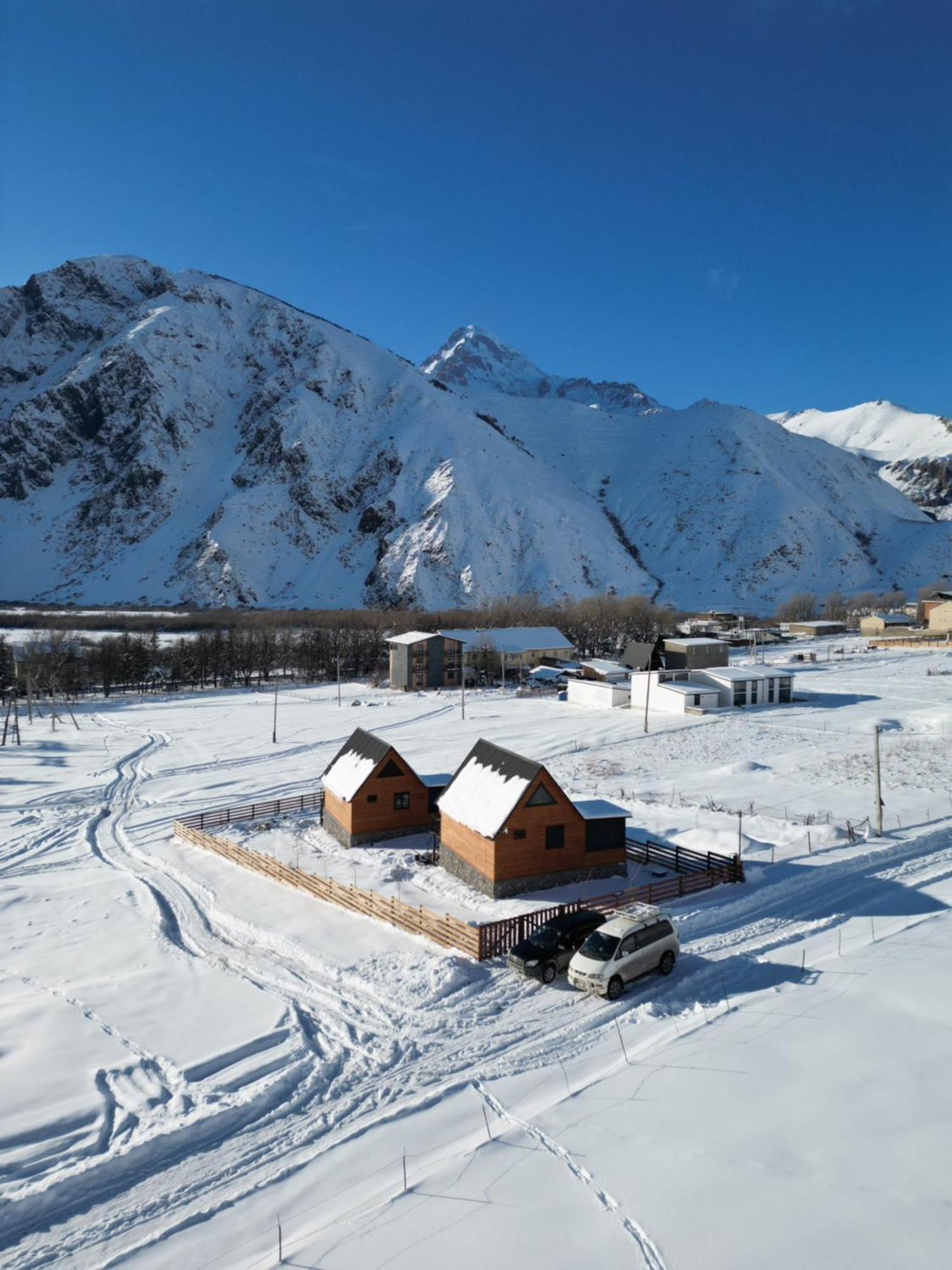 Traveler'S Cottages In Kazbegi Stepantsminda Exterior foto