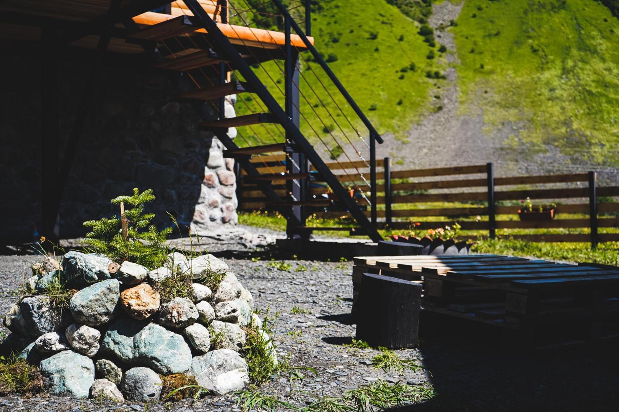 Traveler'S Cottages In Kazbegi Stepantsminda Exterior foto