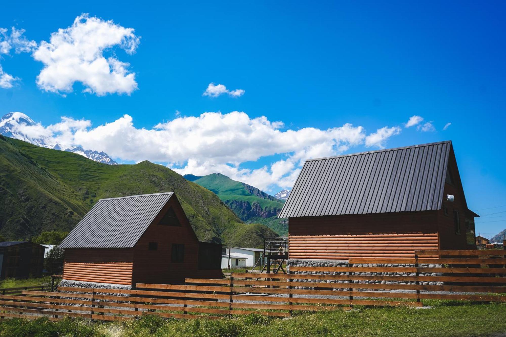 Traveler'S Cottages In Kazbegi Stepantsminda Exterior foto