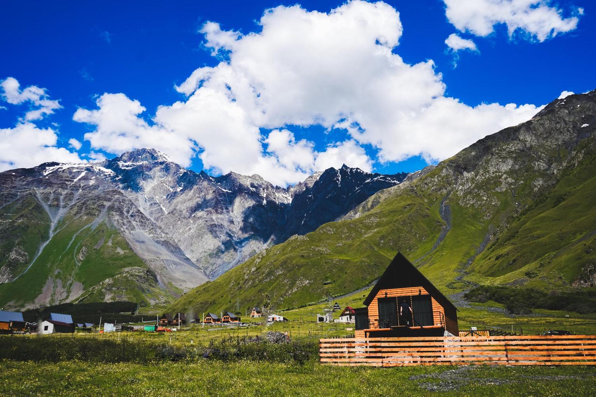 Traveler'S Cottages In Kazbegi Stepantsminda Exterior foto