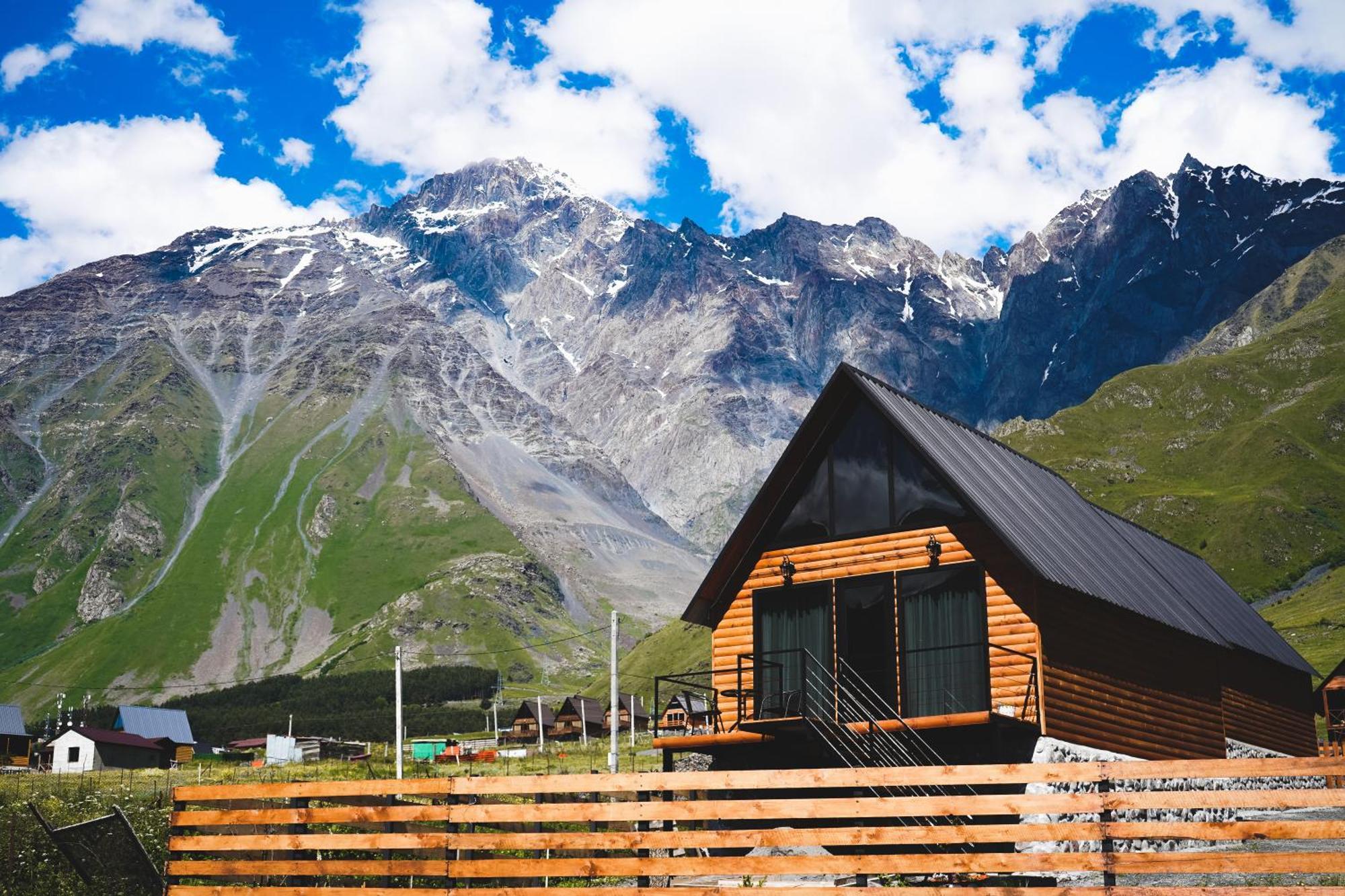 Traveler'S Cottages In Kazbegi Stepantsminda Exterior foto