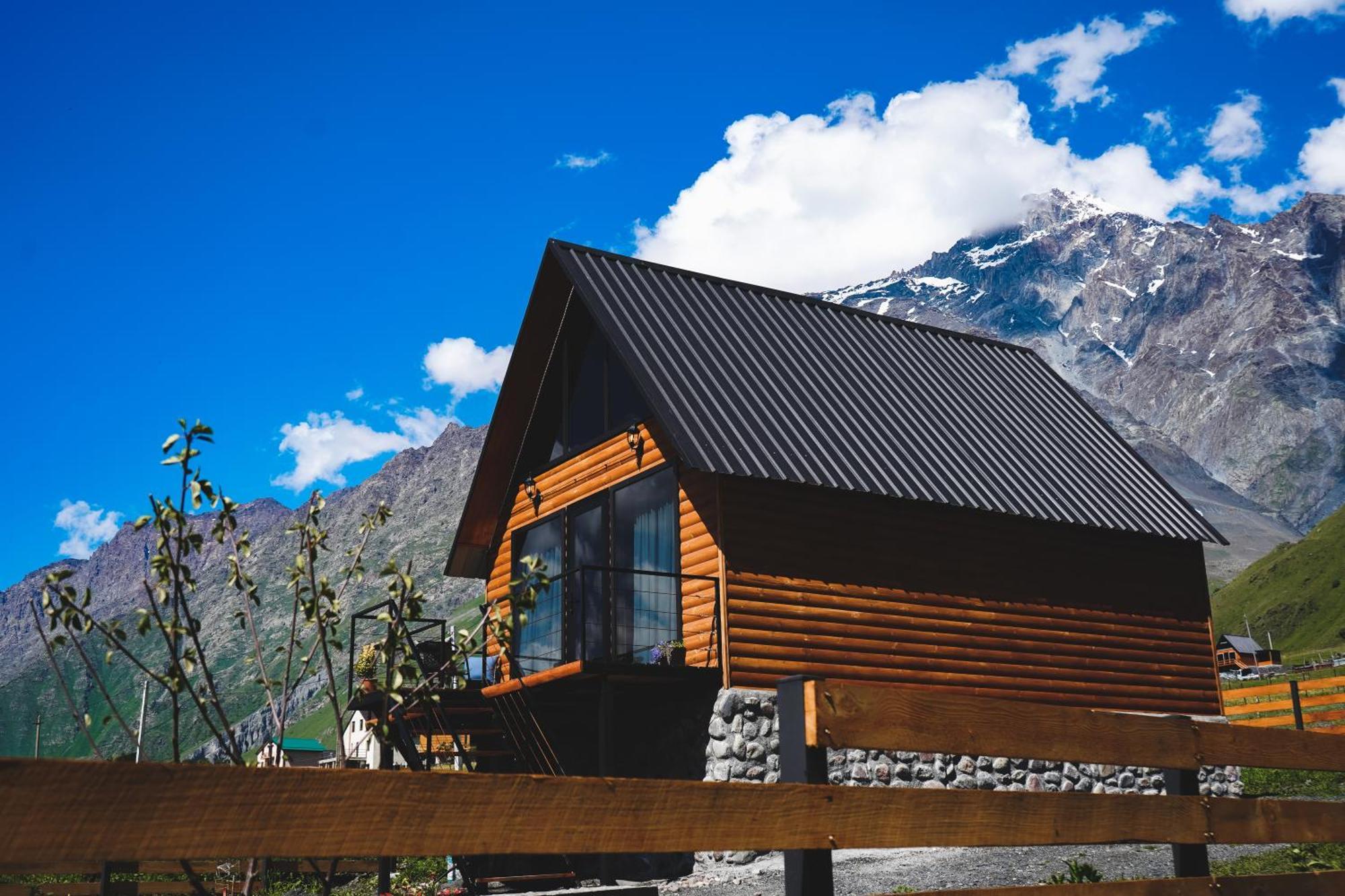 Traveler'S Cottages In Kazbegi Stepantsminda Exterior foto