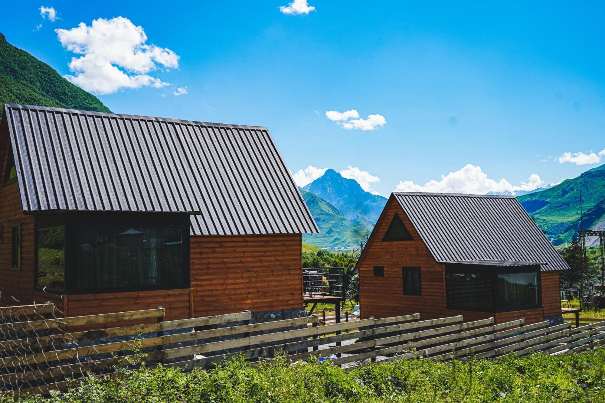 Traveler'S Cottages In Kazbegi Stepantsminda Exterior foto