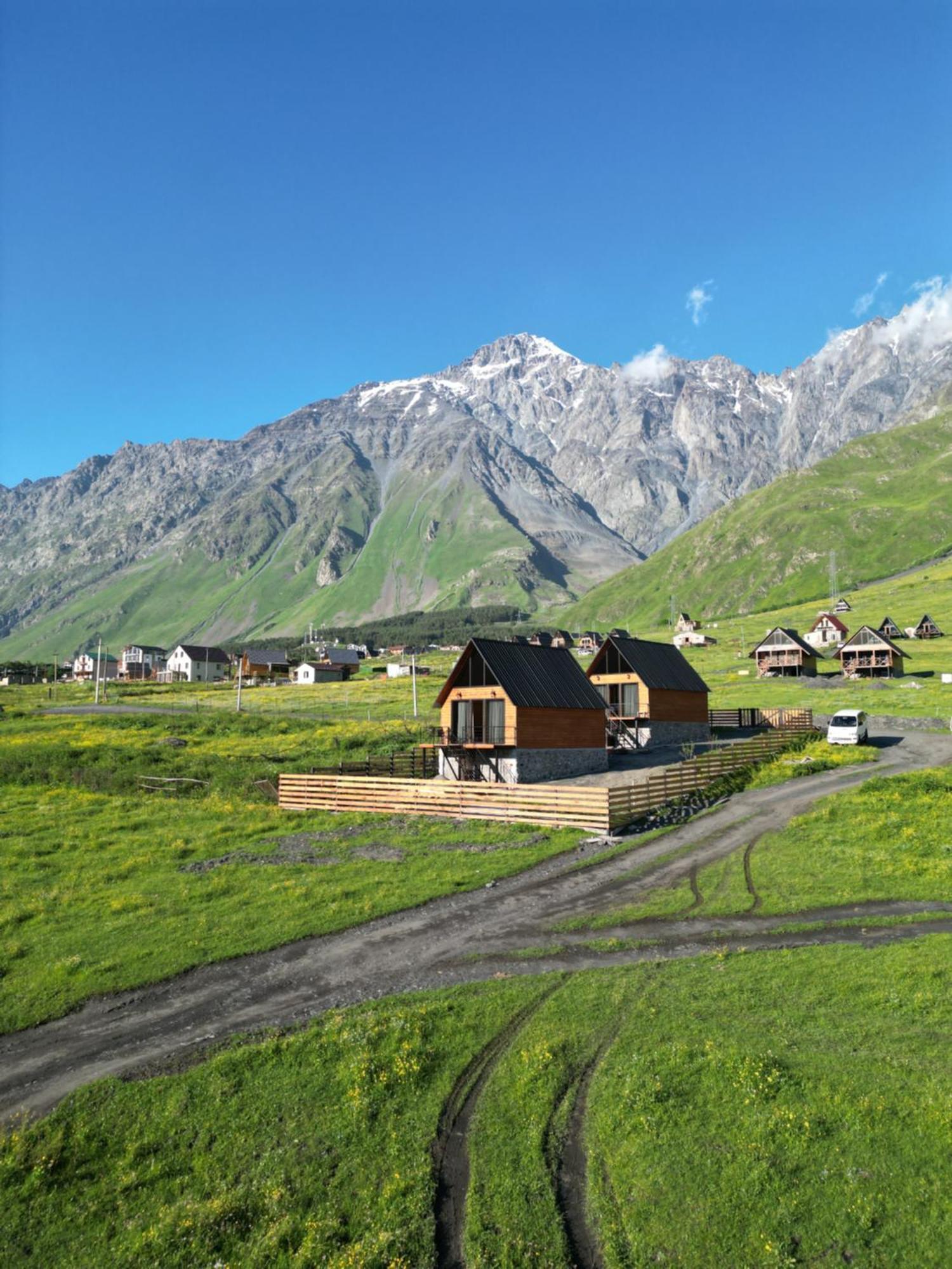 Traveler'S Cottages In Kazbegi Stepantsminda Exterior foto