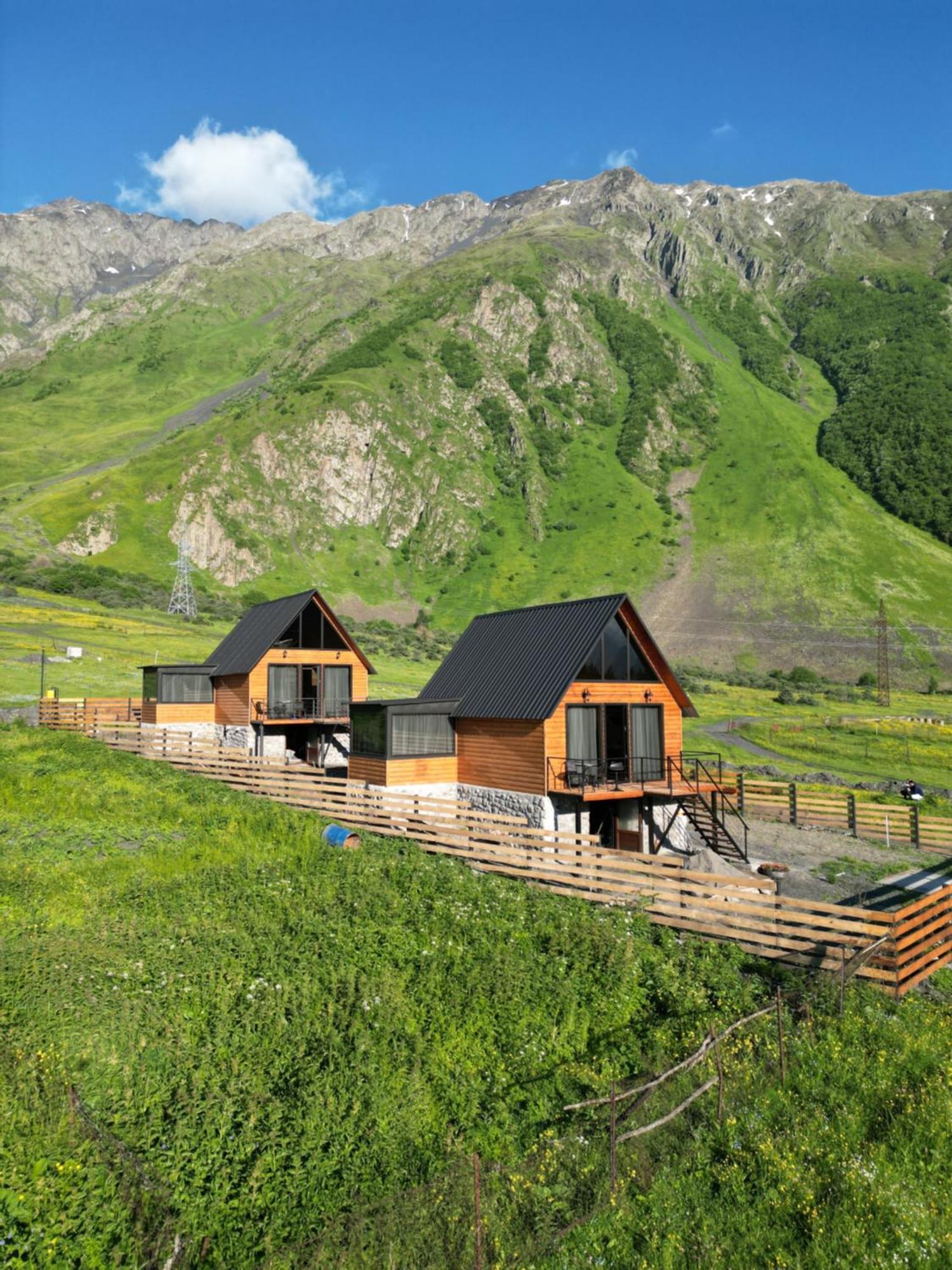 Traveler'S Cottages In Kazbegi Stepantsminda Exterior foto