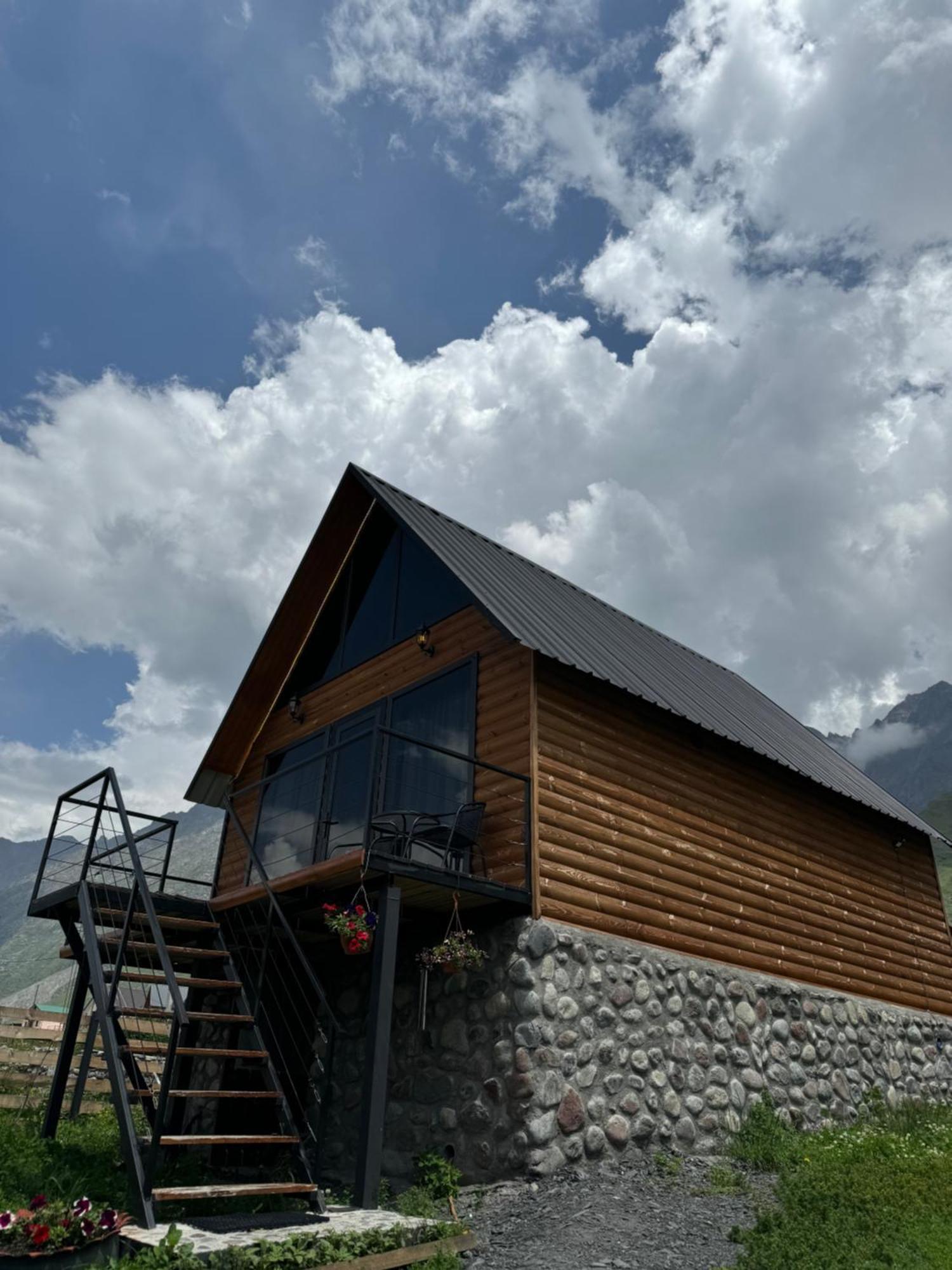 Traveler'S Cottages In Kazbegi Stepantsminda Exterior foto