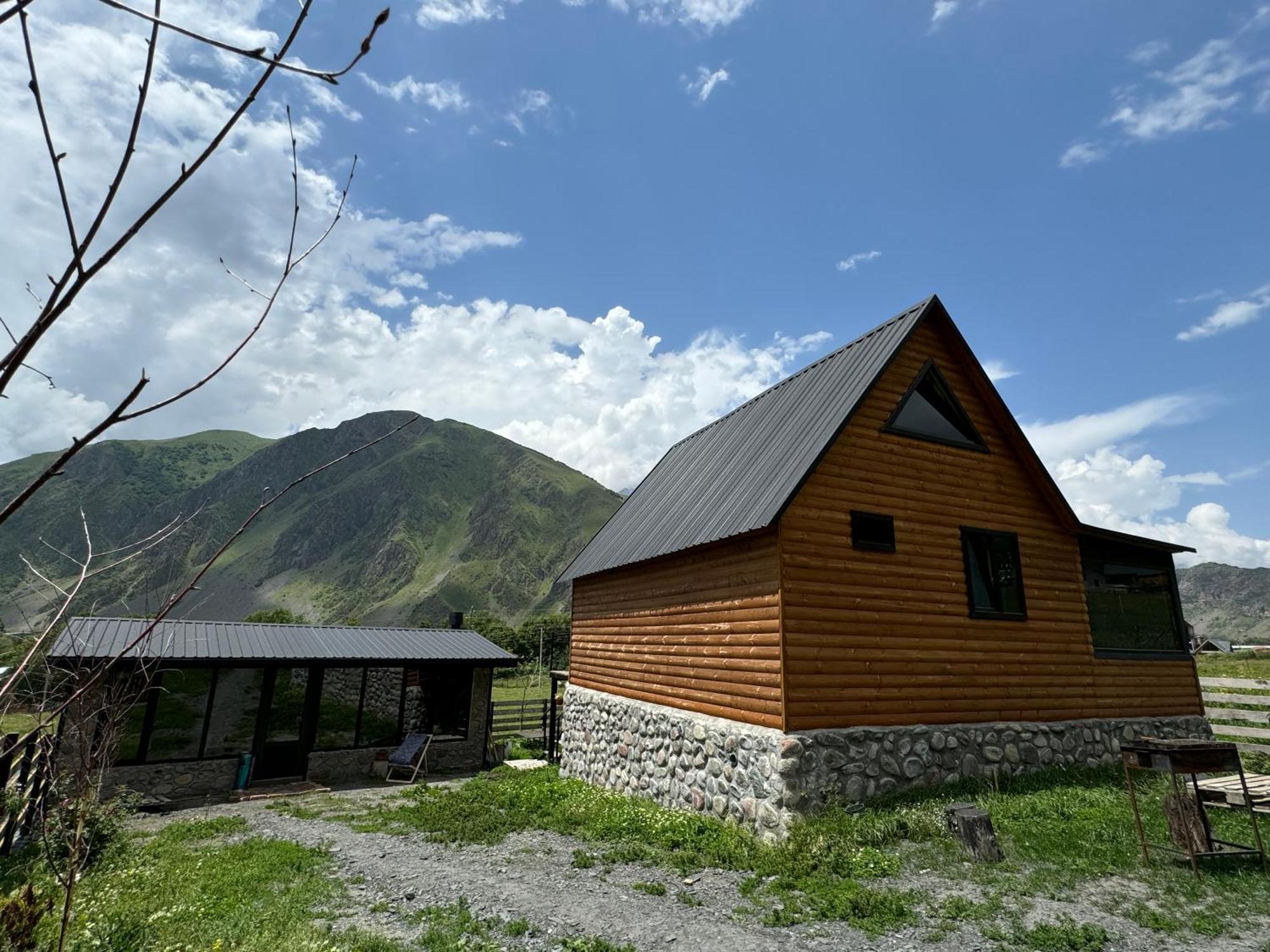 Traveler'S Cottages In Kazbegi Stepantsminda Exterior foto