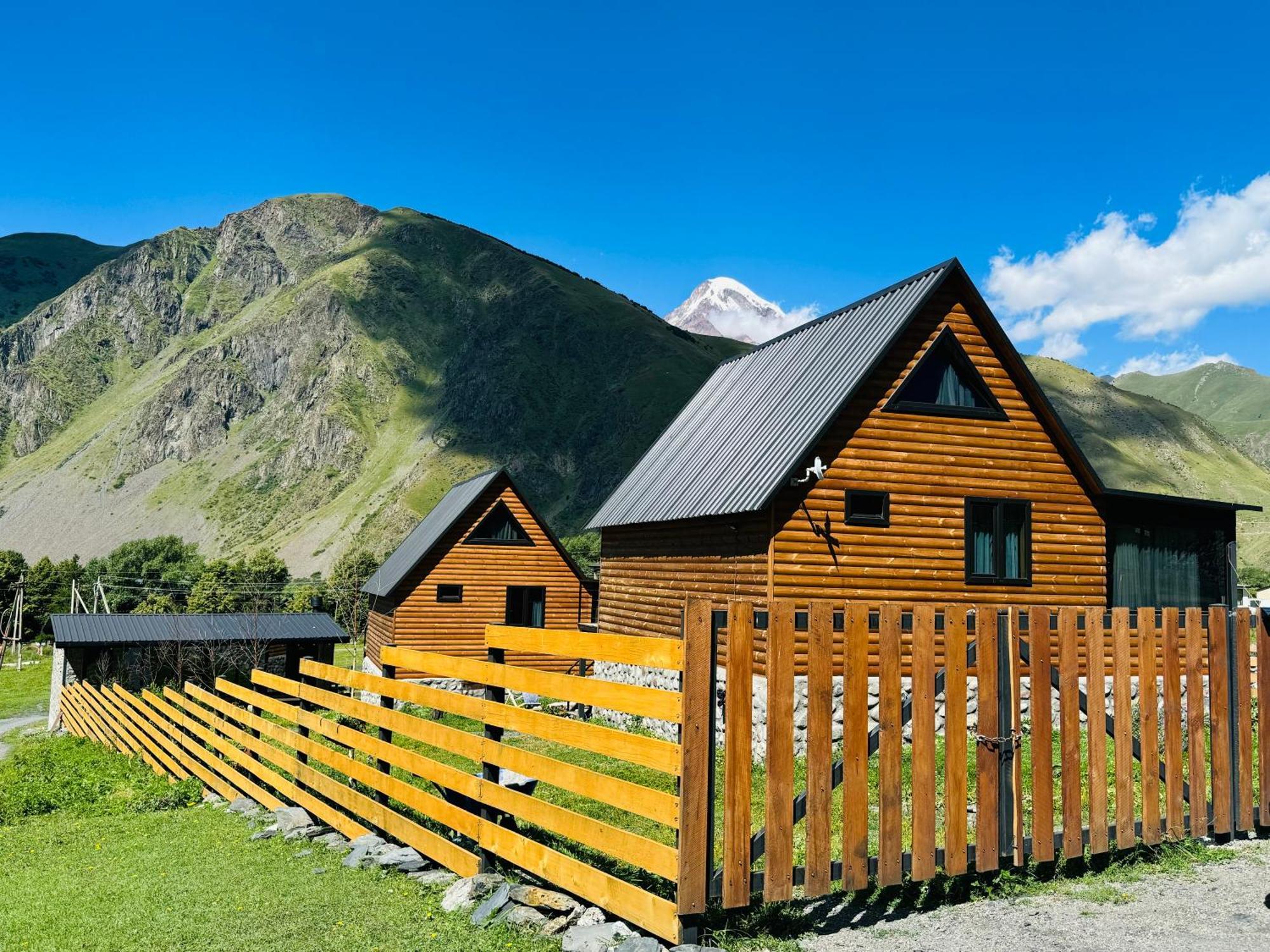 Traveler'S Cottages In Kazbegi Stepantsminda Exterior foto